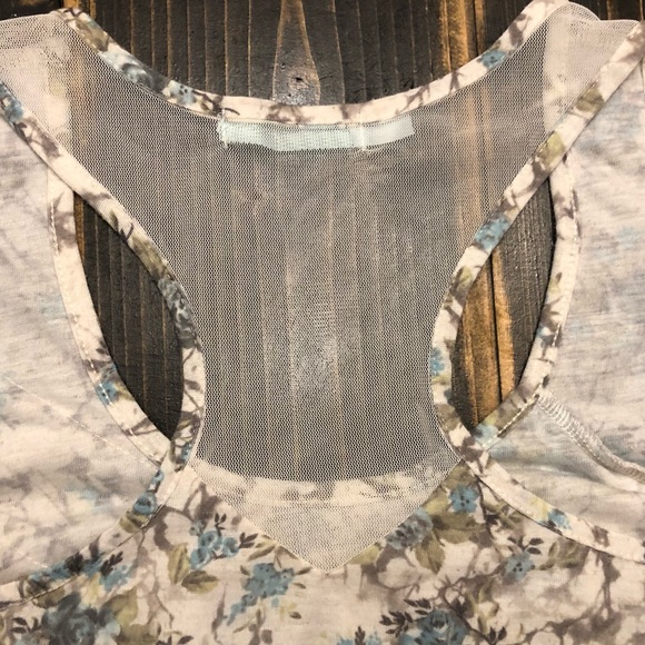 Maurice's SZ S Pretty Blue Floral Racerback Top-small area w/mesh insert on back - Picture 7 of 8